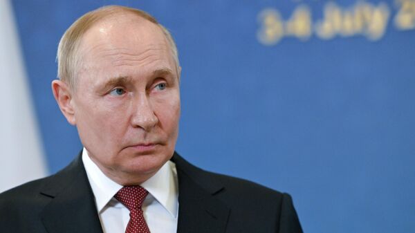 Putin Meets Media Heads From BRICS Countries