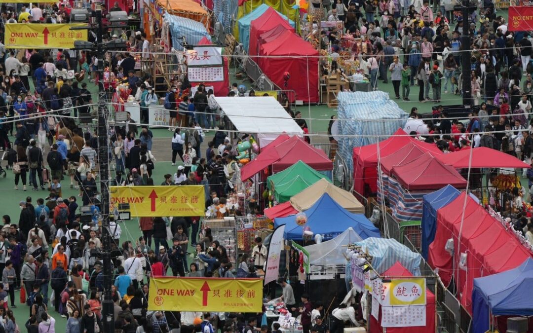 Vendors at Hong Kong Lunar New Year fair worried over retail slump, bids for stalls weak