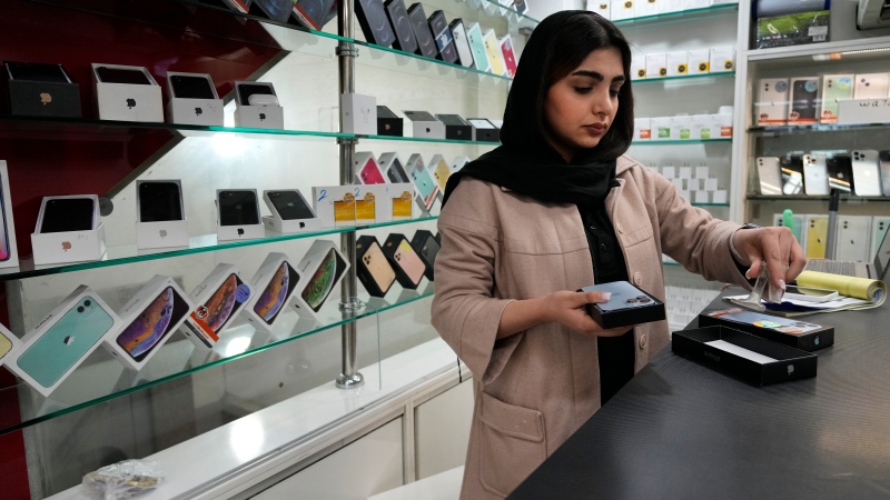 Iran lifts its ban on imports of new iPhone models in place since last year