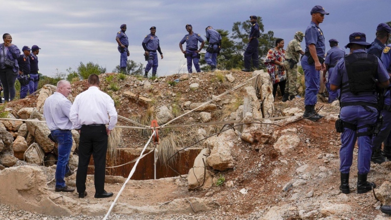 South African government seeks experts’ help to bring illegal miners to the surface