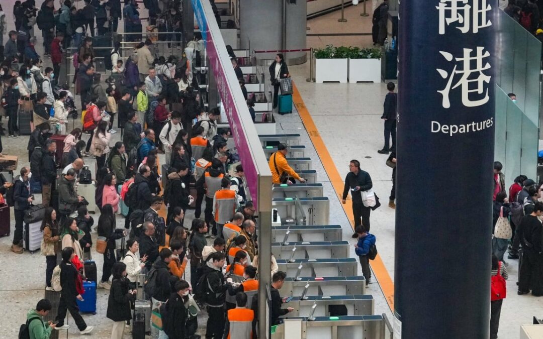 Nearly 400,000 Hongkongers leave city on December 22, up 15% from last year