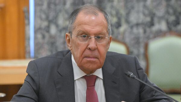 Lavrov Hosts Presser With Russian & Foreign Journalists