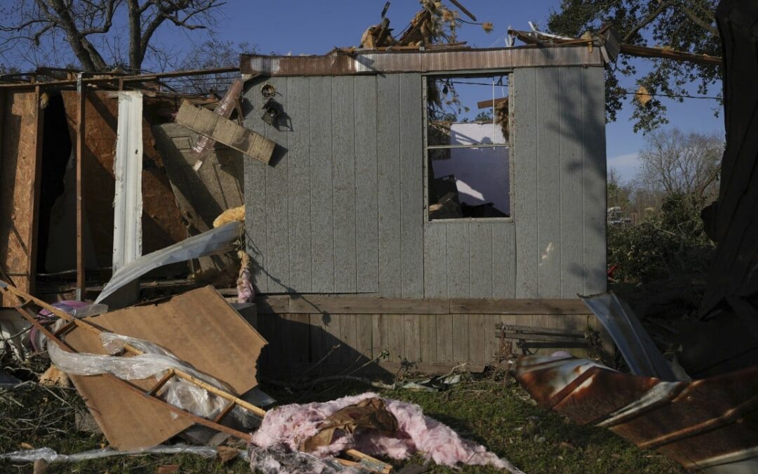 Thousands of flights delayed, 1 dead as severe weather hits the US