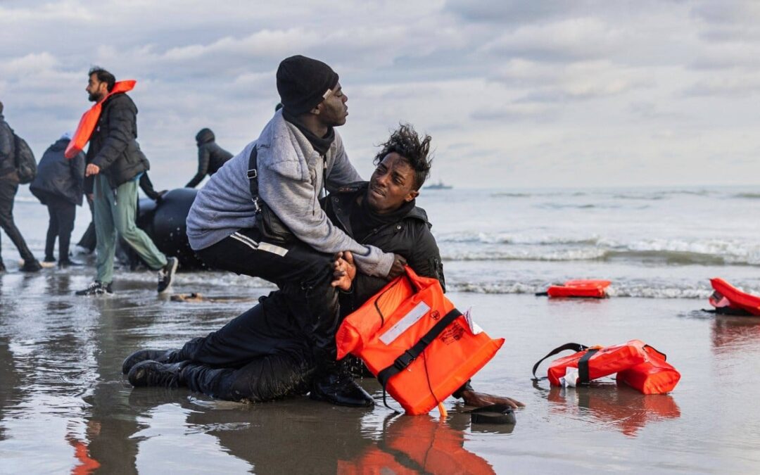 Three die in clandestine English Channel crossing attempt