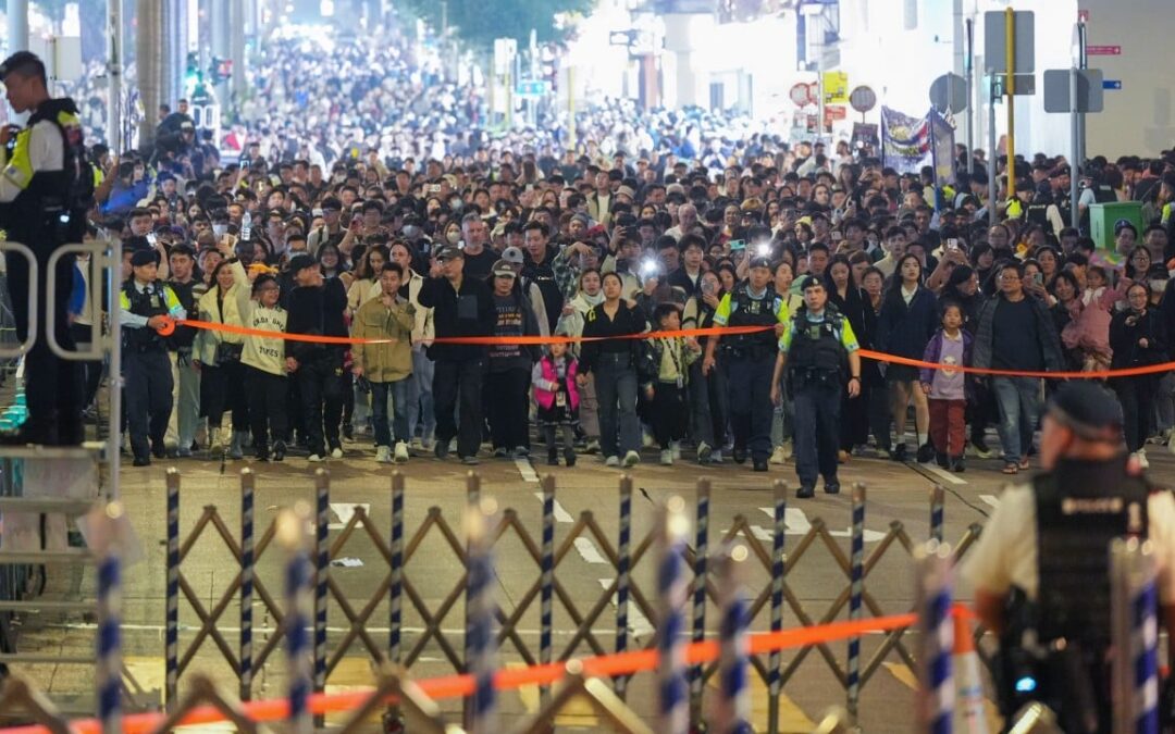 Crowds gather in top spots ahead of Hong Kong’s New Year’s Eve fireworks