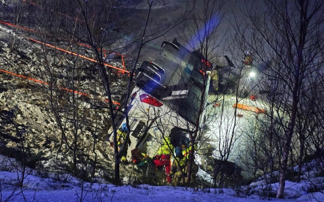 3 dead, 4 injured after tourist bus veers off road, plunges into lake in Norway