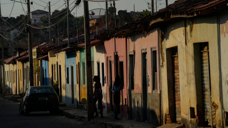 22 people die in a crash between a passenger bus and a truck in Brazil