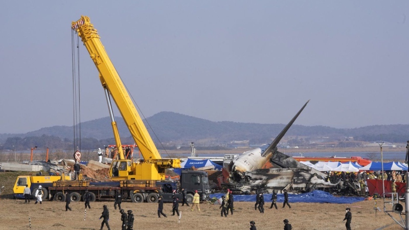 What is known about a fiery passenger jet crash landing that claimed 179 lives in South Korea?